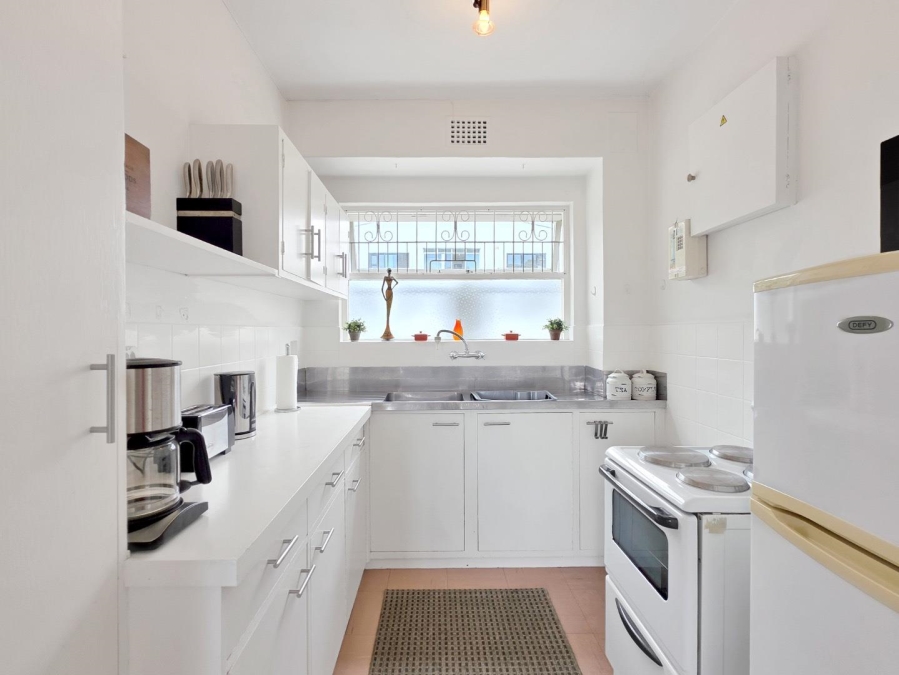 To Let 1 Bedroom Property for Rent in Sea Point Western Cape